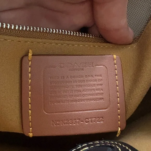 COACH CARGO HOBO BAG - Picture 8 of 8